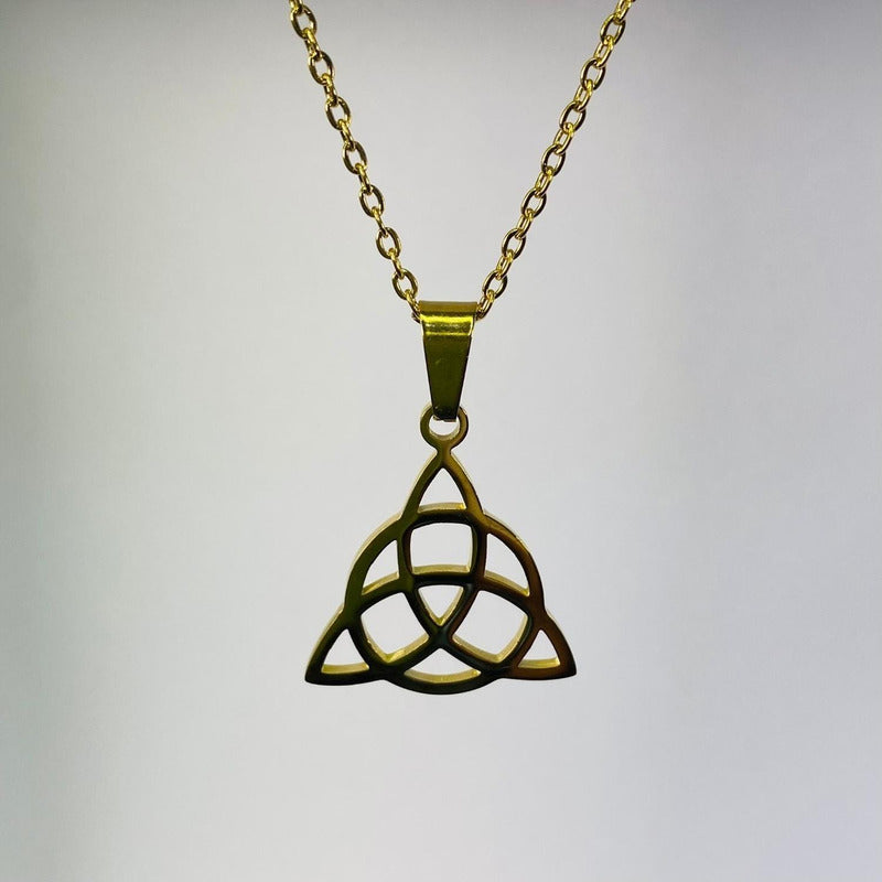 Dije Medalla Triqueta Chapada Oro + Cadena Chapada Oro