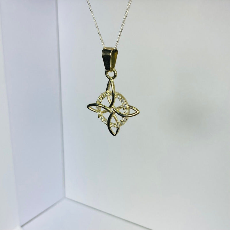 Dije Nudo De Bruja Zirconia De Oro 10k + Cadena De Regalo