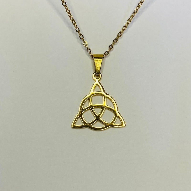 Dije Medalla Triqueta Chapada Oro + Cadena Chapada Oro